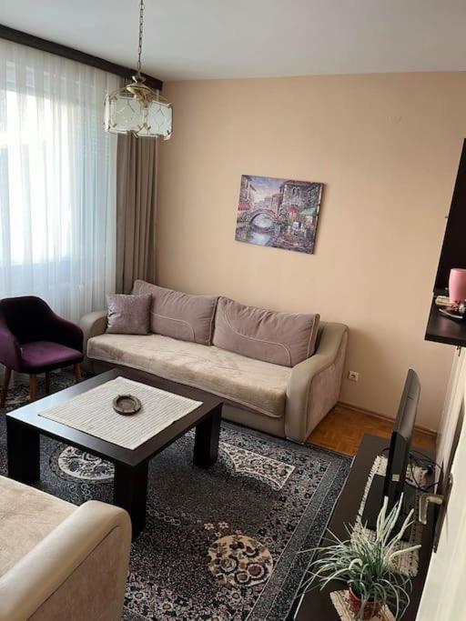 Shesh Hostel Пристина Екстериор снимка