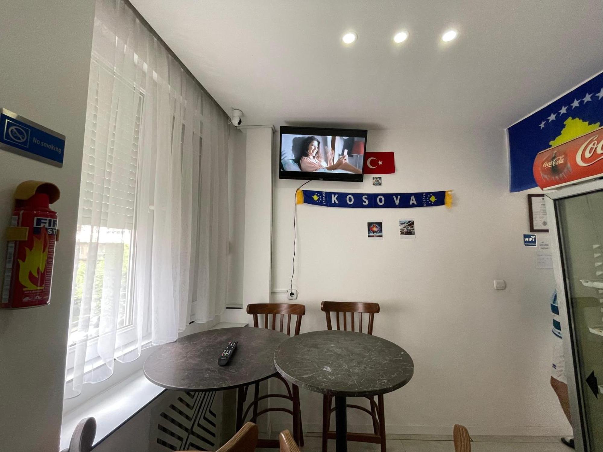 Shesh Hostel Пристина Екстериор снимка