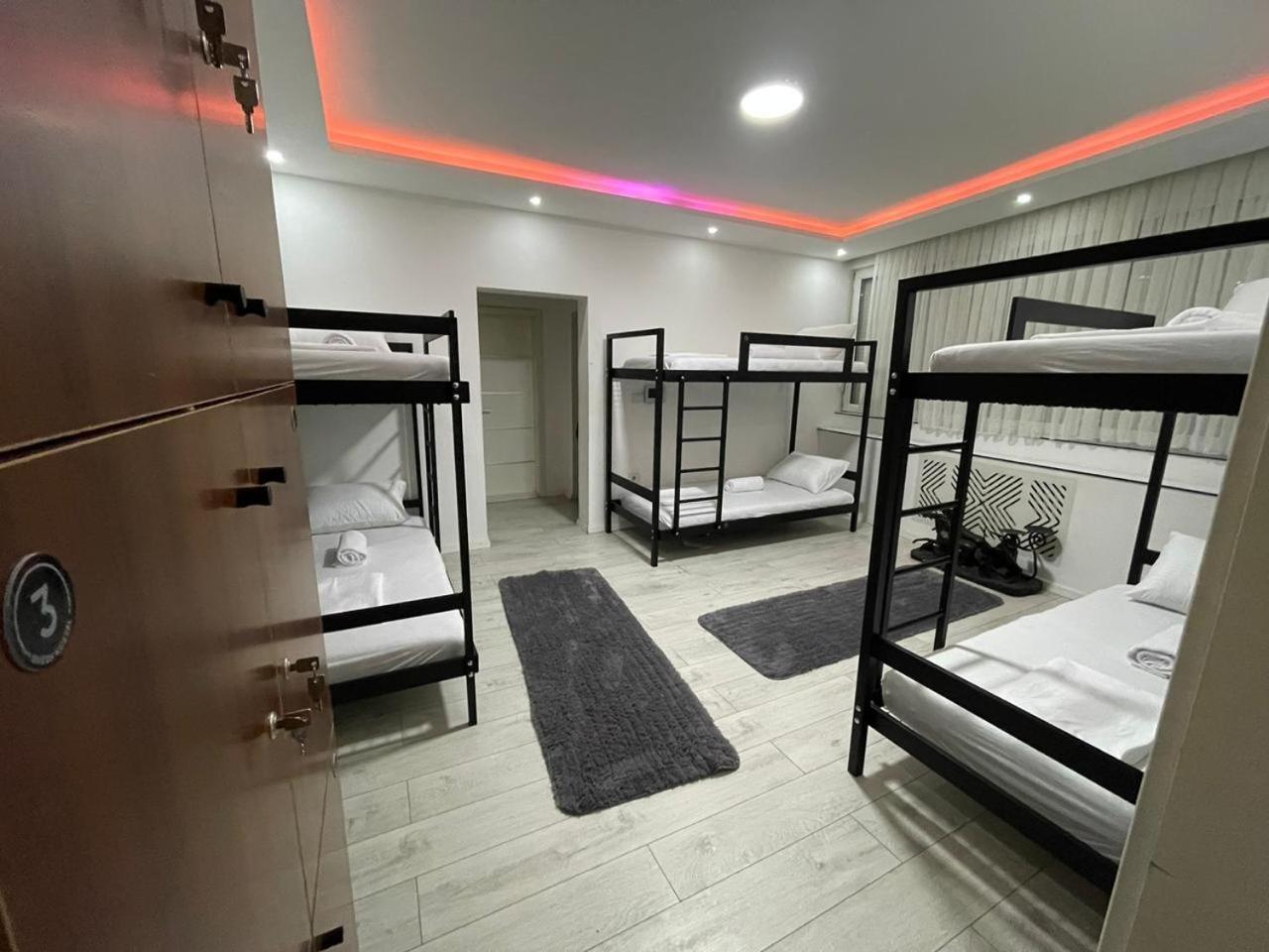 Shesh Hostel Пристина Екстериор снимка