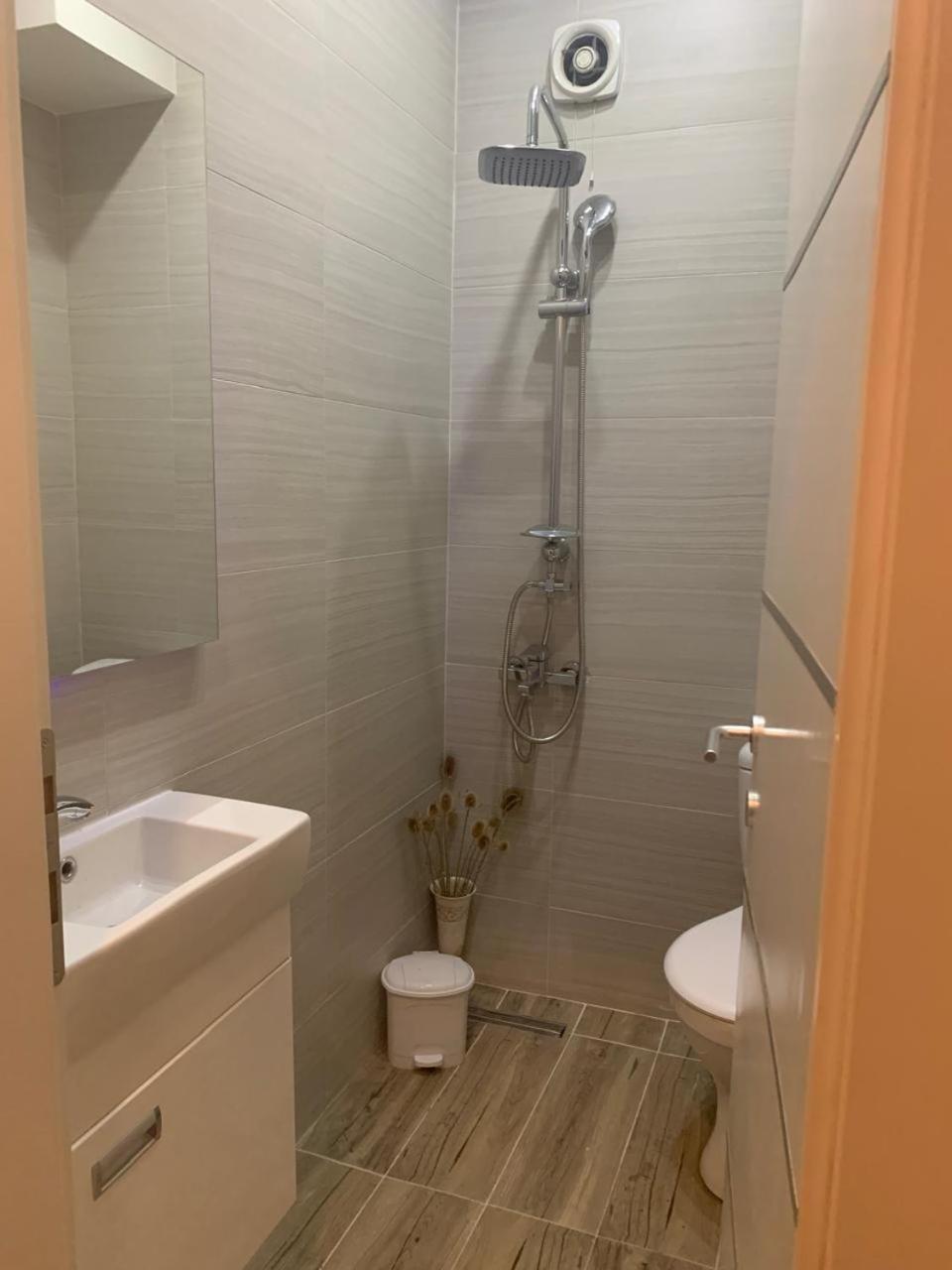 Shesh Hostel Пристина Екстериор снимка