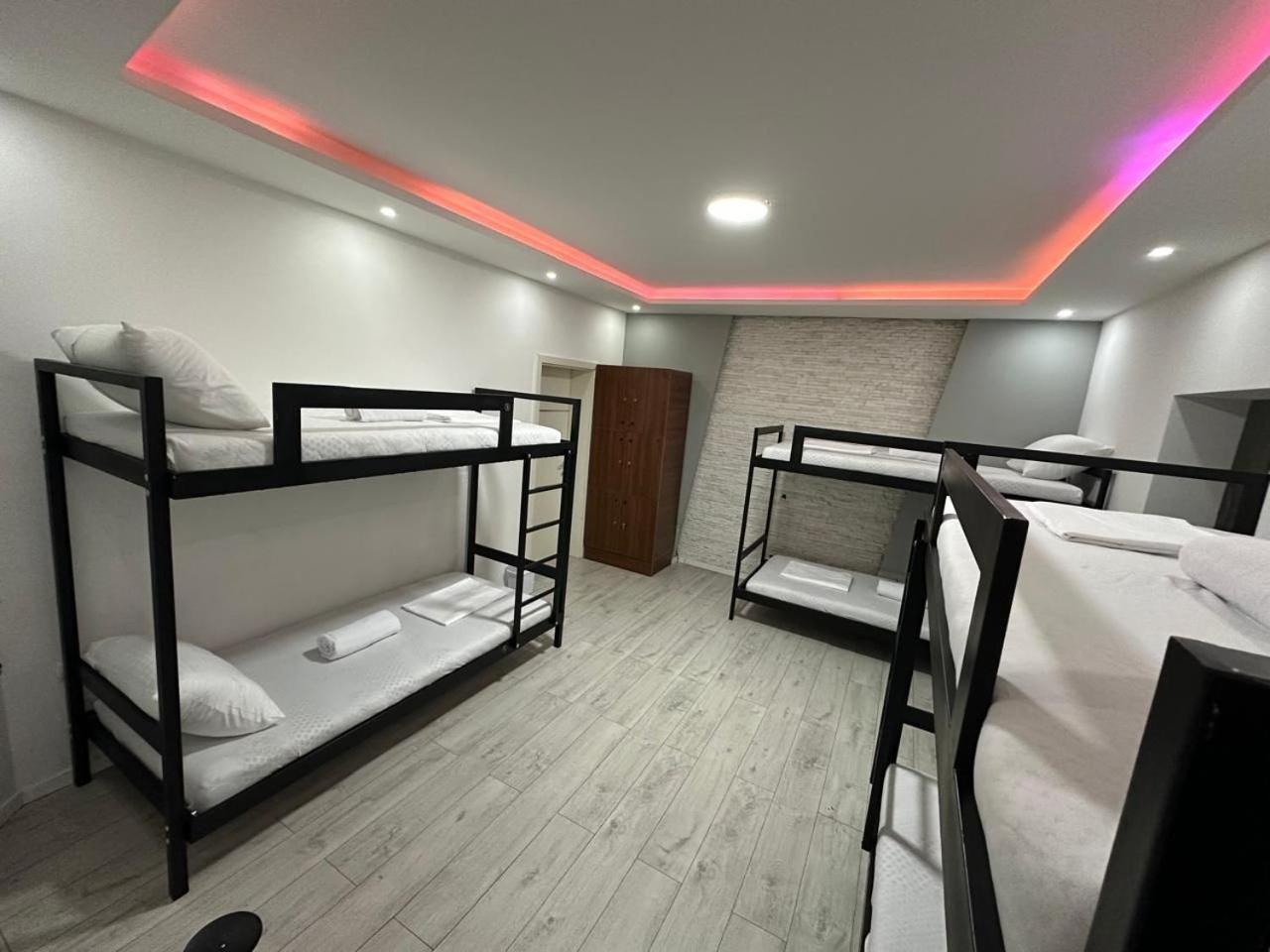 Shesh Hostel Пристина Екстериор снимка