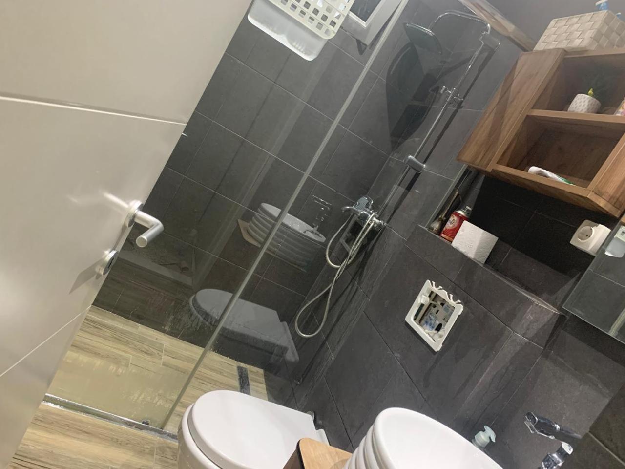 Shesh Hostel Пристина Екстериор снимка