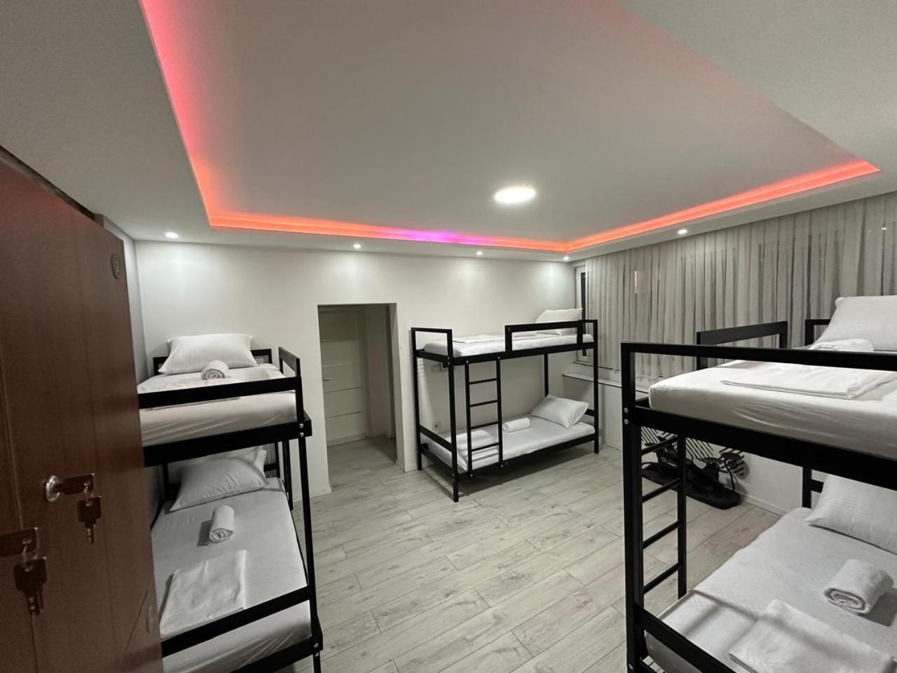 Shesh Hostel Пристина Екстериор снимка