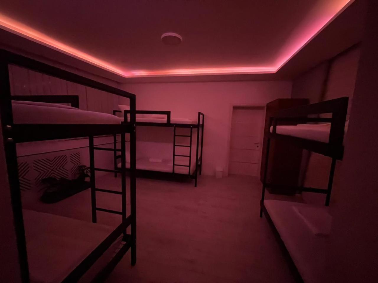 Shesh Hostel Пристина Екстериор снимка