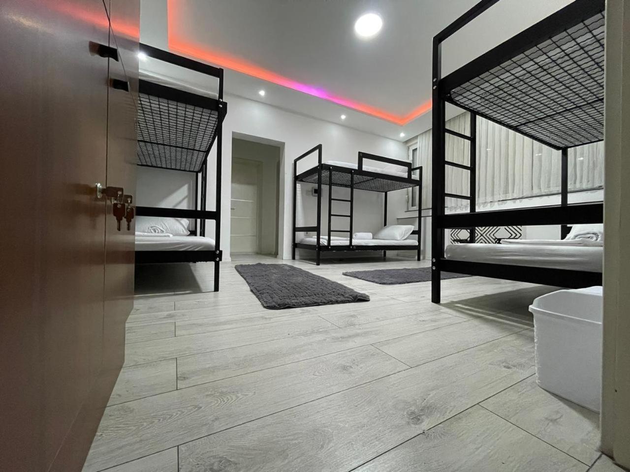 Shesh Hostel Пристина Екстериор снимка