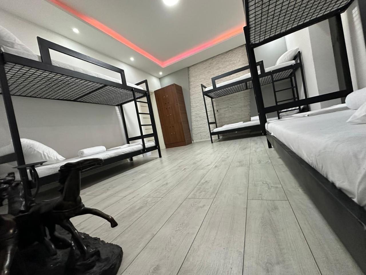 Shesh Hostel Пристина Екстериор снимка