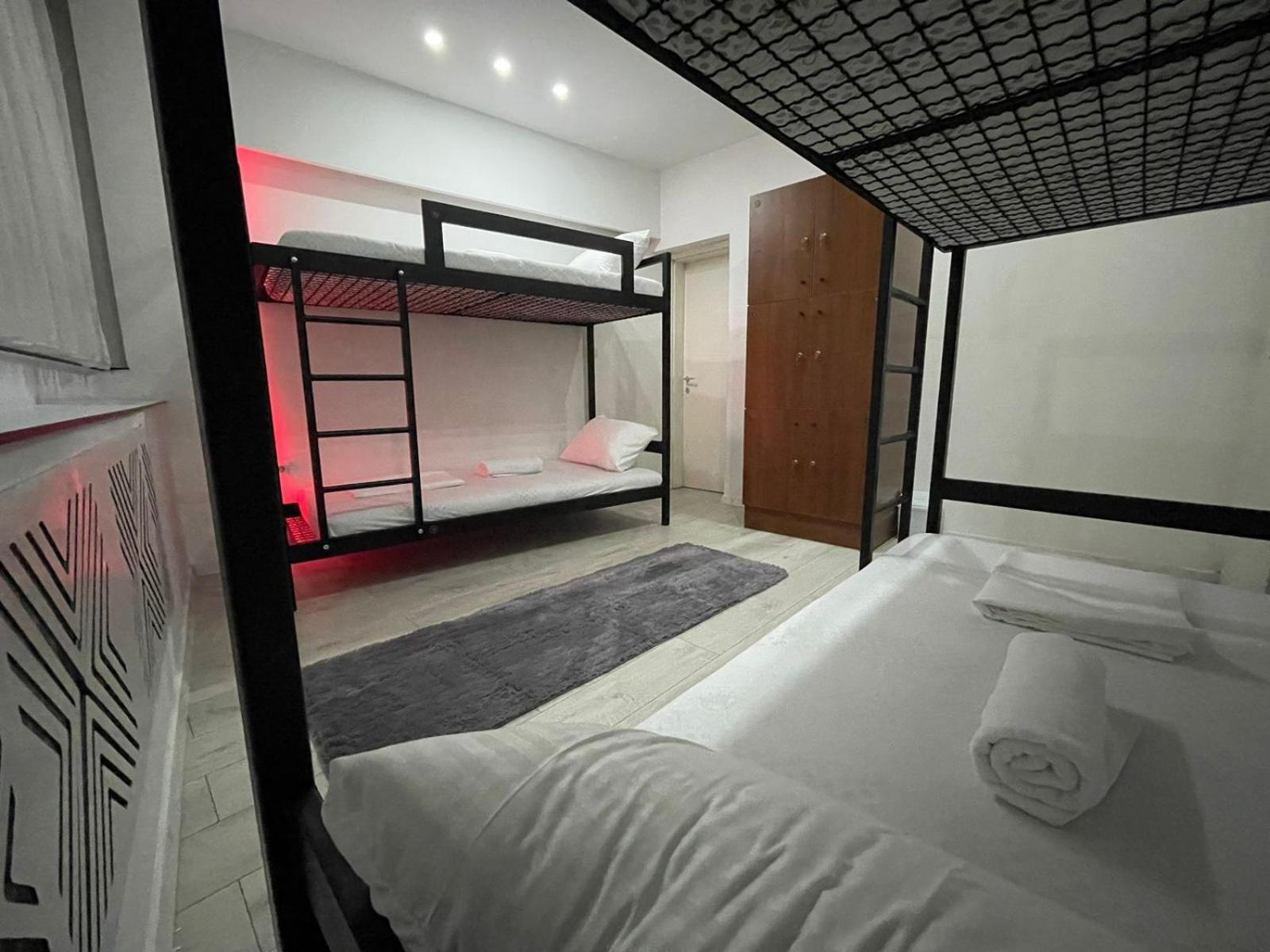 Shesh Hostel Пристина Екстериор снимка