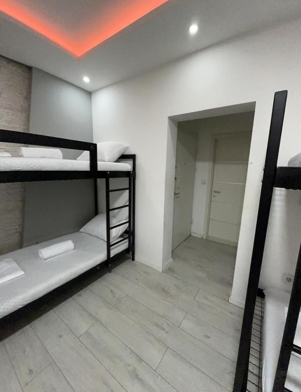 Shesh Hostel Пристина Екстериор снимка