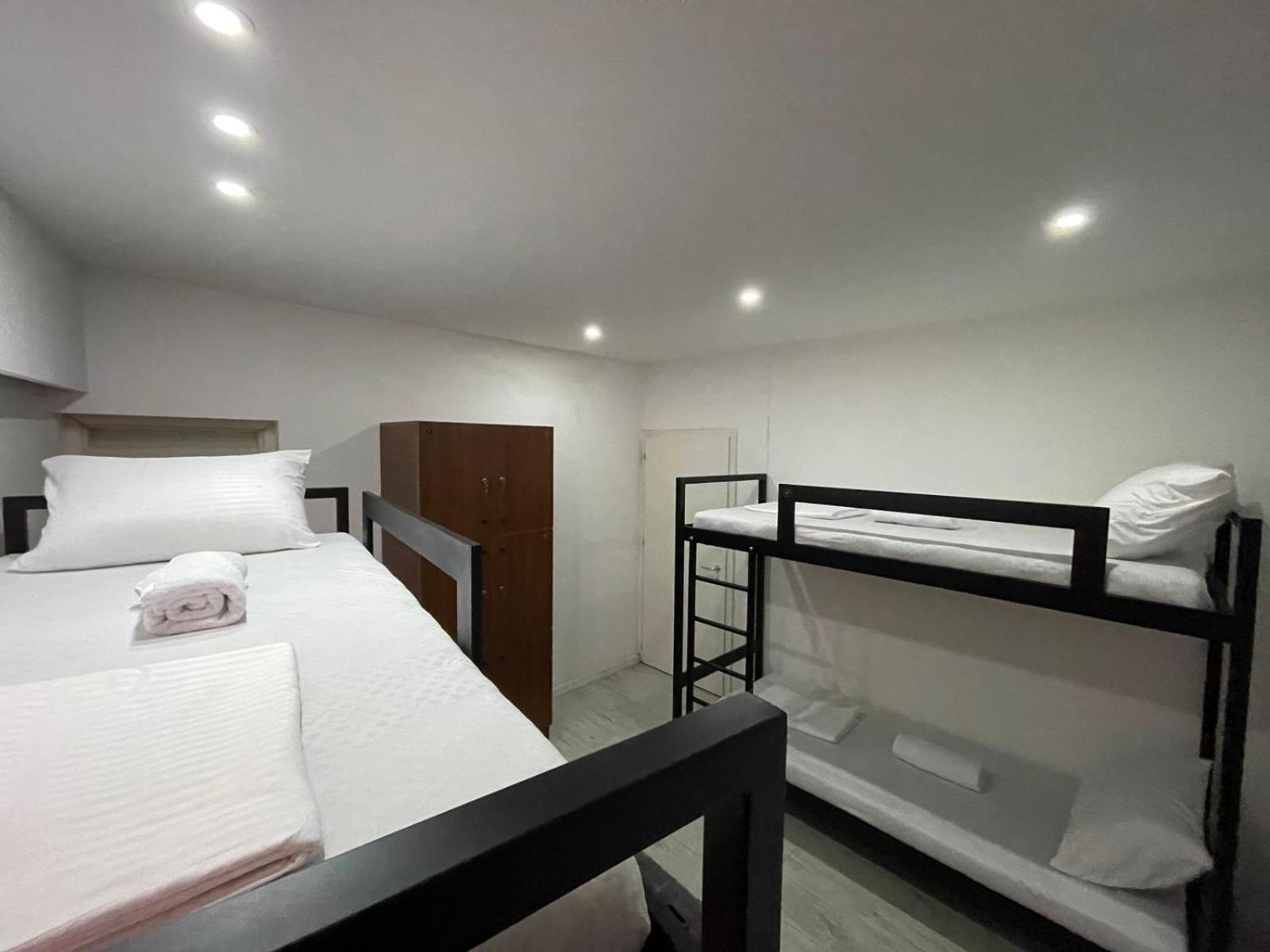 Shesh Hostel Пристина Екстериор снимка